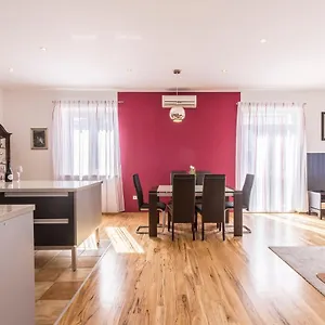  Apartment Ferula, 3 Bedroom Near Bacvice Croatia