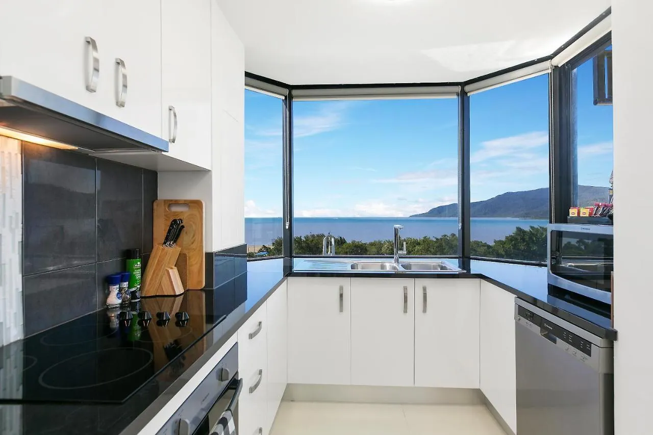Cairns Luxury Seafront Apartment