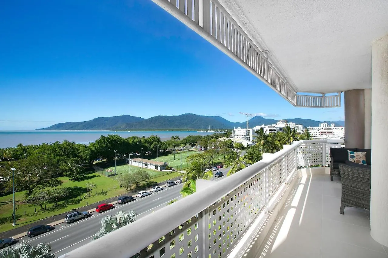 Cairns Luxury Seafront Apartment