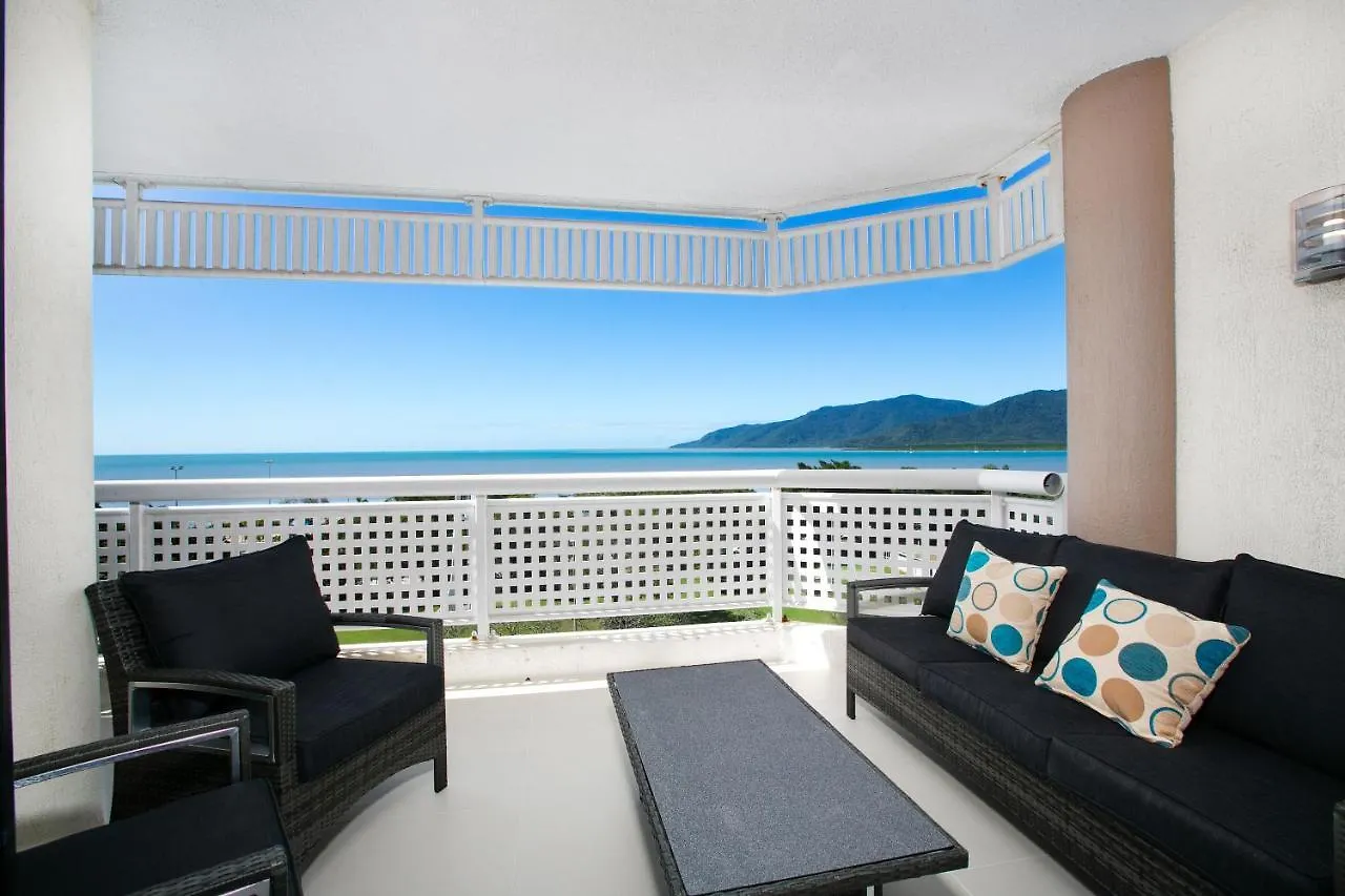 Cairns Luxury Seafront Apartment