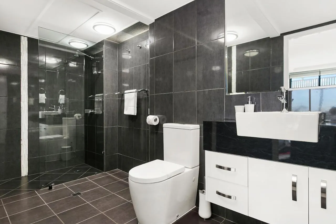 Cairns Luxury Seafront Apartment