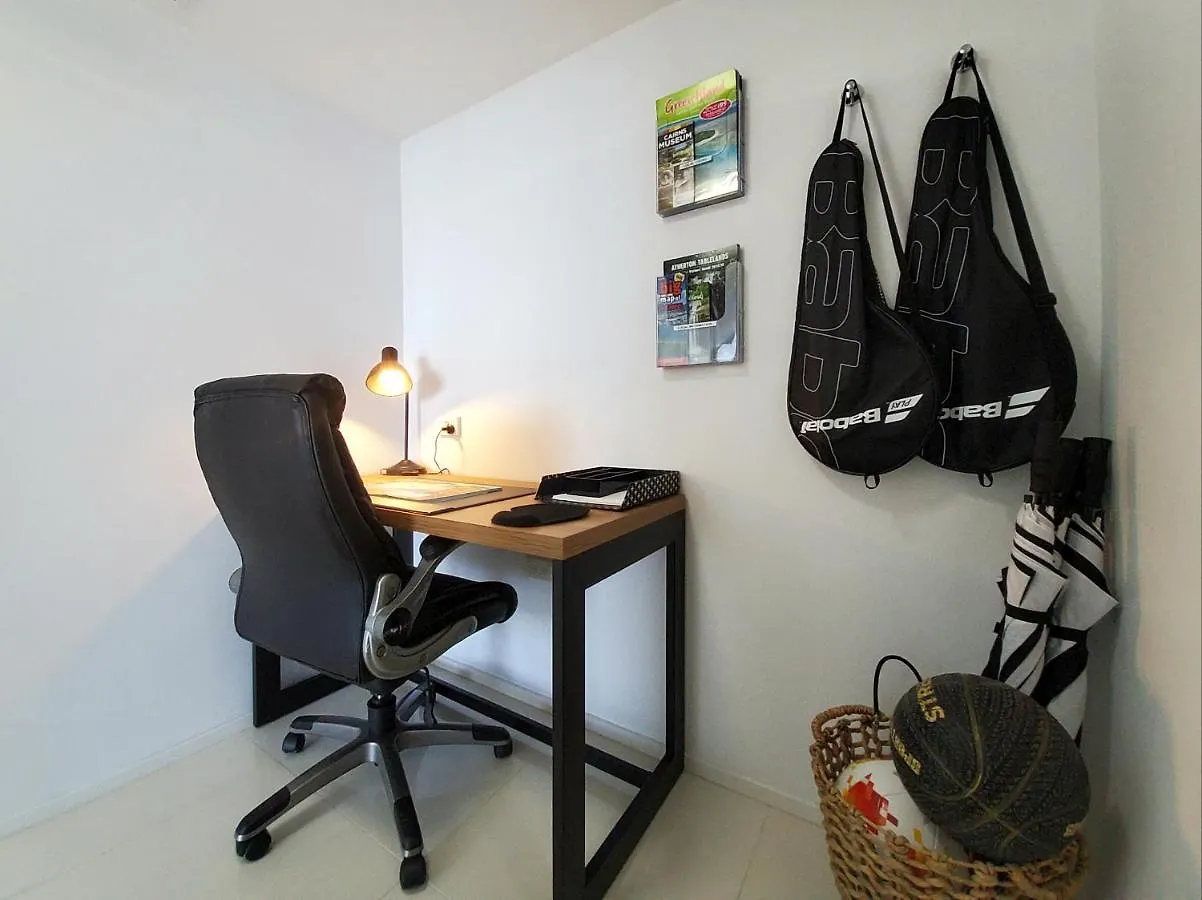 Cairns Luxury Seafront Apartment Australia
